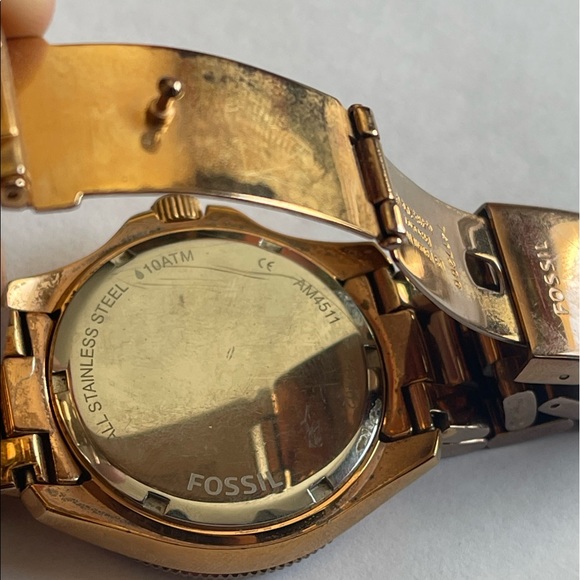Rose gold Fossil watch - Picture 6 of 7